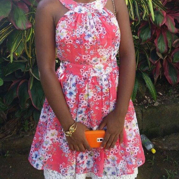 Floral, Flare Dress w/ Open Back & Embroidery. - Picture 4 of 5